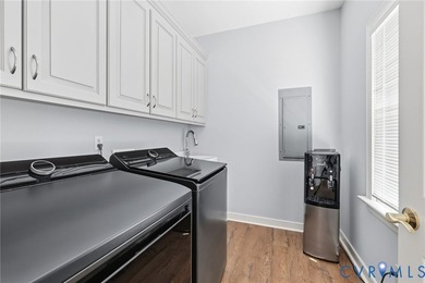 POTENTIAL 1ST FLOOR BEDROOM. Beautifully RENOVATED home - photo 40