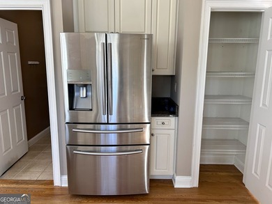 Welcome to life in Lake Redwine! This beautifully updated - photo 13