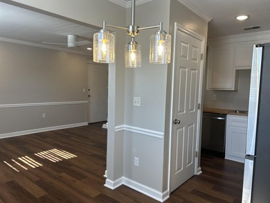 Don't miss this fully refreshed, top-floor 2-bedroom, 1-bath - photo 5