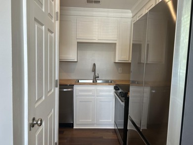 Don't miss this fully refreshed, top-floor 2-bedroom, 1-bath - photo 6