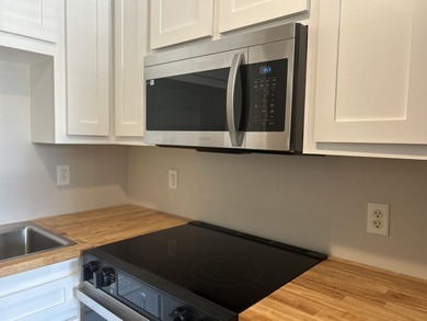 Don't miss this fully refreshed, top-floor 2-bedroom, 1-bath - photo 7