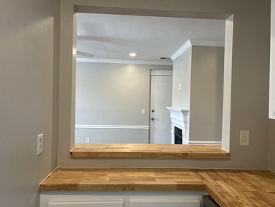 Don't miss this fully refreshed, top-floor 2-bedroom, 1-bath - photo 9