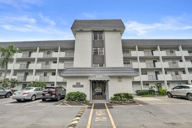 Updated 2 bedroom, 2 bathroom condo. Features an open floor plan - photo 1