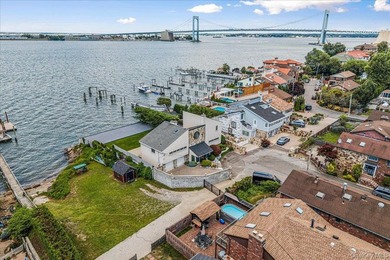 Set behind private gates on an oversized waterfront parcel, this - photo 3