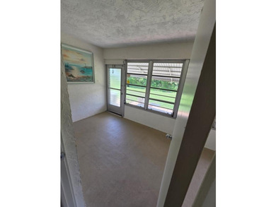 CLOSE TO THE BEACH! SELLER MOTIVATED! - Updated condo in very - photo 14