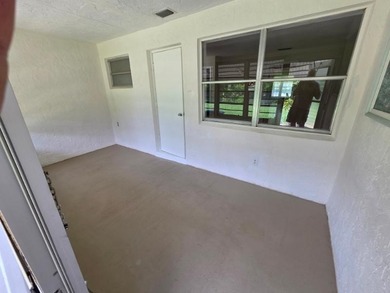 CLOSE TO THE BEACH! SELLER MOTIVATED! - Updated condo in very - photo 15