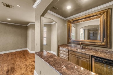 Luxurious 3 story condo close to everything Fort Worth has to
