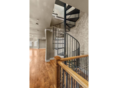 Luxurious 3 story condo close to everything Fort Worth has to