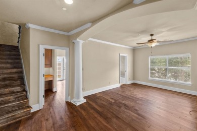 Luxurious 3 story condo close to everything Fort Worth has to