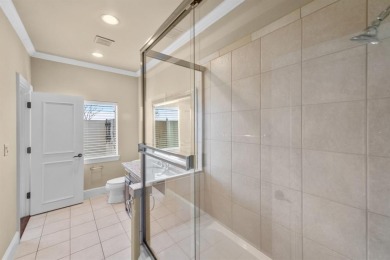 Luxurious 3 story condo close to everything Fort Worth has to