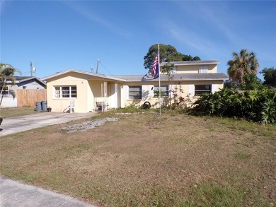Amazing large family or multi-family opportunity on an oversized - photo 2