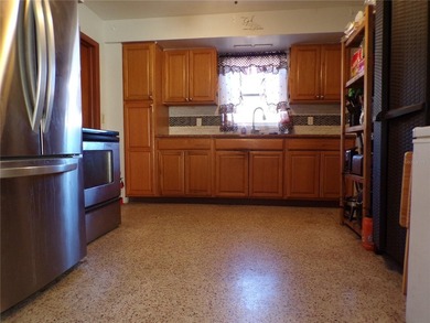 Amazing large family or multi-family opportunity on an oversized - photo 8