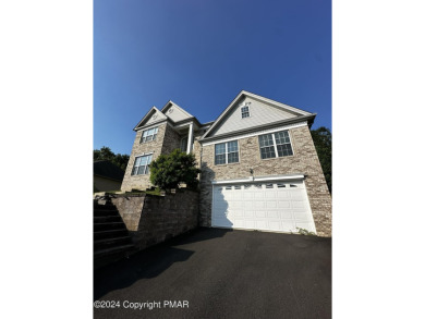 (private lake, pond, creek) Home For Sale in East Stroudsburg Pennsylvania