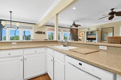 Custom built, 5BR/5BA home on the corner of Pompano, w/ ocean - photo 17