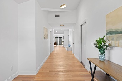 Vaulted ceilings, wide-plank floors, a polished granite - photo 9