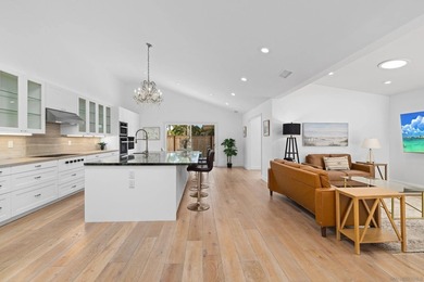 Vaulted ceilings, wide-plank floors, a polished granite - photo 10