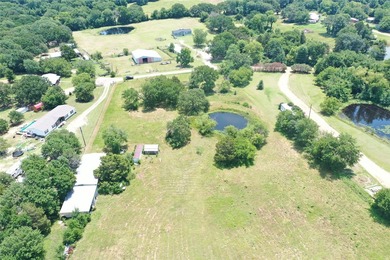 Bring your imagination to this rare 4-acre cul-de-sac property - photo 7