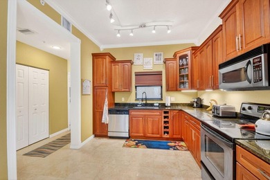 Beautifully maintained and spacious 2-bedroom, 2-bath corner - photo 6