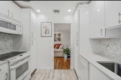 Beautiful Madison Section High Ranch - Updated beautiful Bright - photo 4