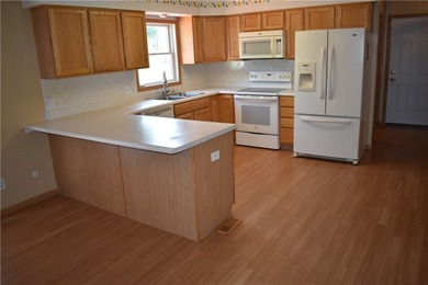 Welcome home to this well-maintained, 4 Bed, plus Den, 2 Bath - photo 11