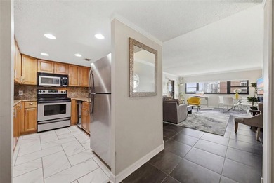 Welcome to The Pinnacle at Bayshore Boulevard, where luxury - photo 2