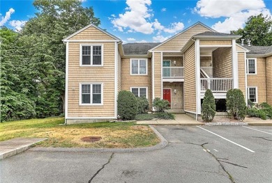 Welcome to this inviting end unit condo offering the perfect - photo 2