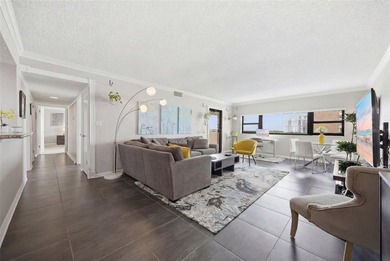 Welcome to The Pinnacle at Bayshore Boulevard, where luxury - photo 3