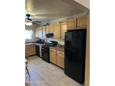 Welcome to comfortable carefree living! maintained 2bdr 2 bath - photo 5