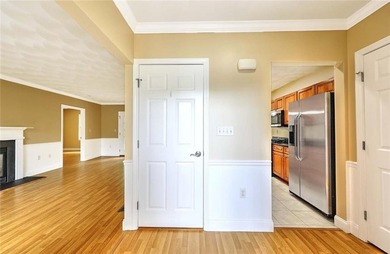 Welcome to this inviting end unit condo offering the perfect - photo 5
