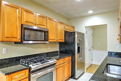 Welcome to this inviting end unit condo offering the perfect - photo 6