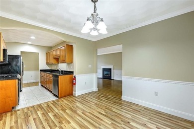 Welcome to this inviting end unit condo offering the perfect - photo 7