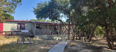 Charming Hill Country Retreat - Perfect Starter Home or Weekend - photo 2
