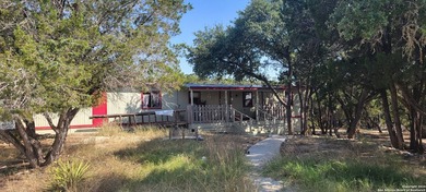 Charming Hill Country Retreat - Perfect Starter Home or Weekend - photo 5