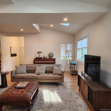 Welcome to this newly renovated (2025) midcentury modern - photo 6