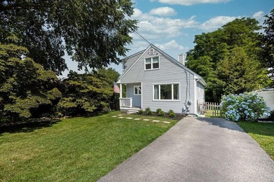 Bright, comfortable, and well-situated, this 3-bedroom, 2-bath - photo 2