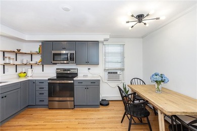 Bright, comfortable, and well-situated, this 3-bedroom, 2-bath - photo 4