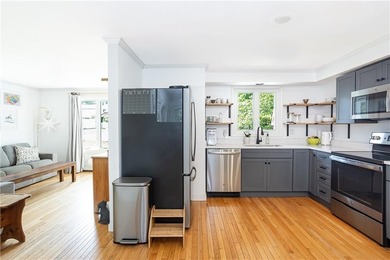Bright, comfortable, and well-situated, this 3-bedroom, 2-bath - photo 7