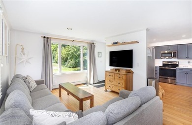 Bright, comfortable, and well-situated, this 3-bedroom, 2-bath - photo 9