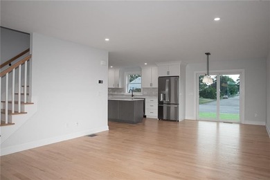 5 Recess Lane is COMPLETE, BACK ON THE MARKET and ready for its - photo 4