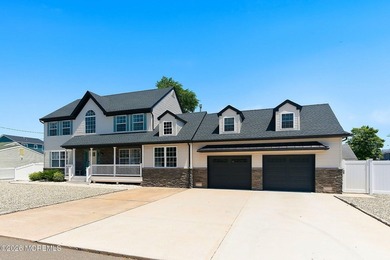 Shelter Cove Colonial on double lot w/ new oversized 2 car - photo 2