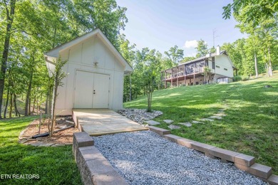 Lake Living on Watts Bar. This custom-built craftsman style home - photo 48