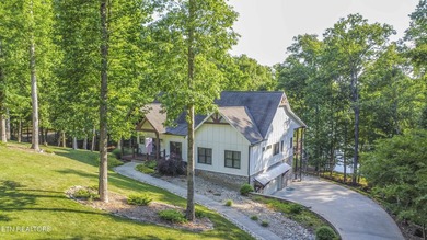 Lake Living on Watts Bar. This custom-built craftsman style home - photo 50