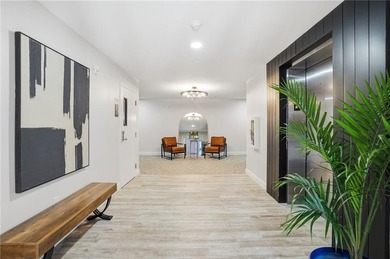 **1 BED UNIT ON TOP FLOOR NEAR ELEVATOR. PRIVATE BALCONY, EN - photo 2