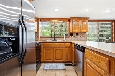 Fully furnished and cozy A-frame cabin situated on four lots in - photo 7