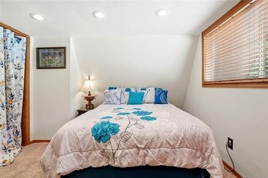 Fully furnished and cozy A-frame cabin situated on four lots in - photo 8