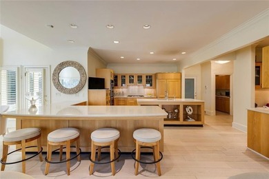 Tucked away on a private cul-de-sac in the highly sought-after - photo 18