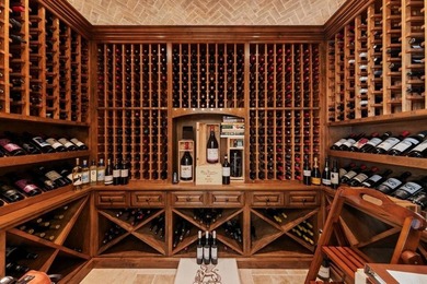 Welcome home to this extraordinary, private single-level estate - photo 19