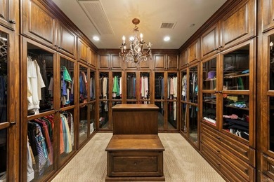 Welcome home to this extraordinary, private single-level estate - photo 27