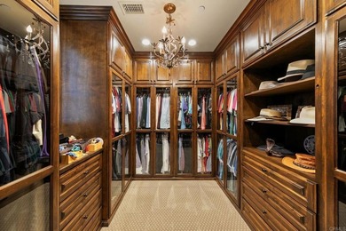 Welcome home to this extraordinary, private single-level estate - photo 28