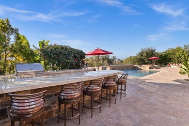 Welcome home to this extraordinary, private single-level estate - photo 32